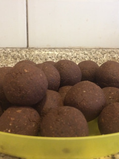 Una foto de "Huevitos" (trufas) saludables 🐰