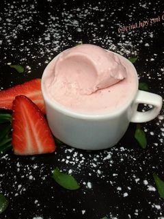 Una foto de Helado cremoso de fresa elaborado con la Monsieur Cuisine Plus