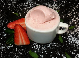 Foto principal de Helado cremoso de fresa elaborado con la Monsieur Cuisine Plus