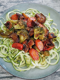 Una foto de Wok de verduras al teriyaki