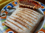 Une photo de viande de burger
