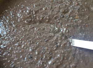 Una foto de Puré de frijoles con carnes frías
