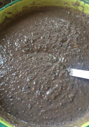 Una foto de Puré de frijoles con carnes frías