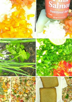 Foto principal de Pan tostado con ensalada de salmón rosado y vegetales
