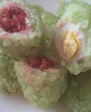 Xôi lá nếp bọc trứng cút/lạp xưởng chiên