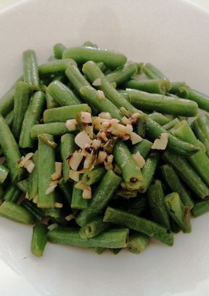 A picture of French Beans sautéed in butter and garlic.