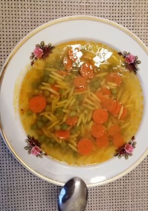 Egyszerű zöldborsóleves recept fotója