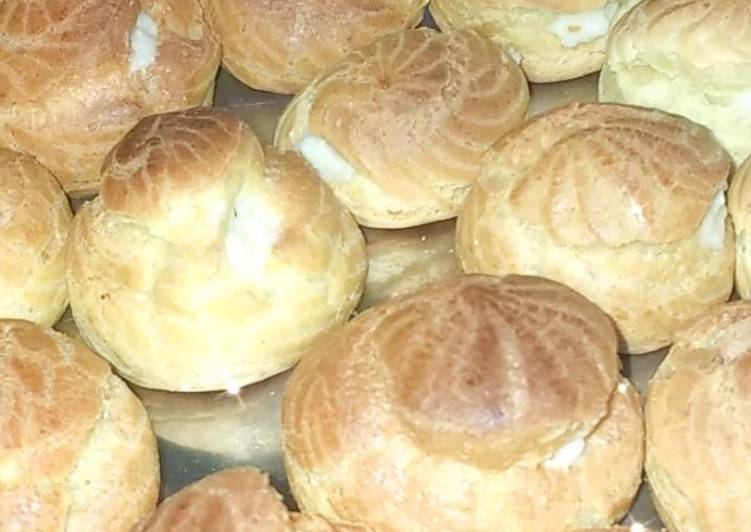 Soes isi Vanila (Takaran sendok dan gelas)