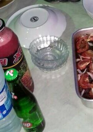 صورة لوصفة لحمة وبصل وبندورة بالفرن