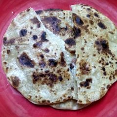 A picture of Potato paneer sandwich paratha.