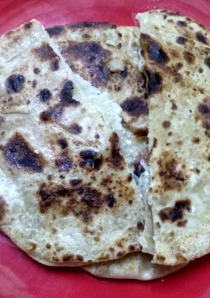 A picture of Potato paneer sandwich paratha.