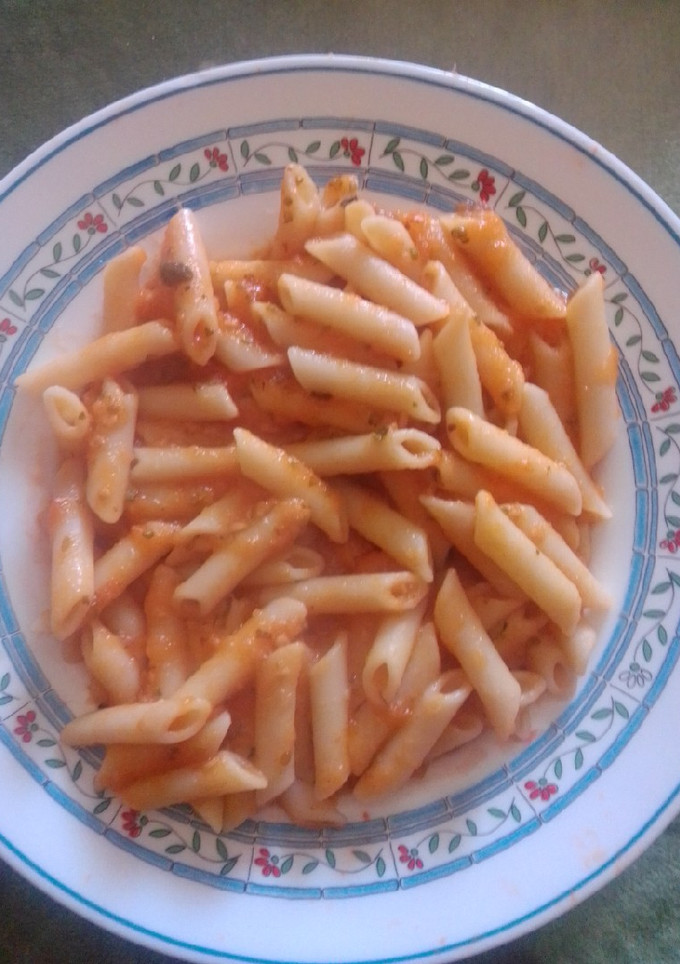 Una foto de Macarrones con salsa de tomate casera