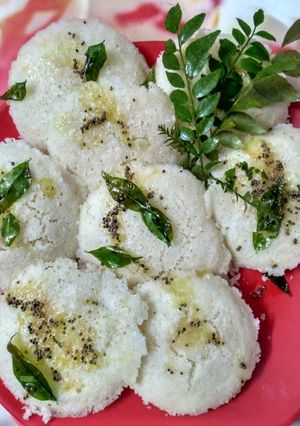 A picture of Sama idlis.