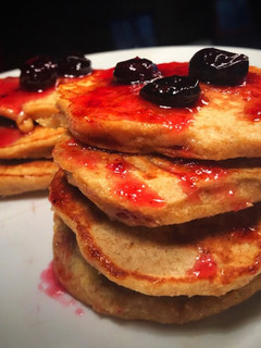 Una foto de Pancakes de banana light, integrales y saludables