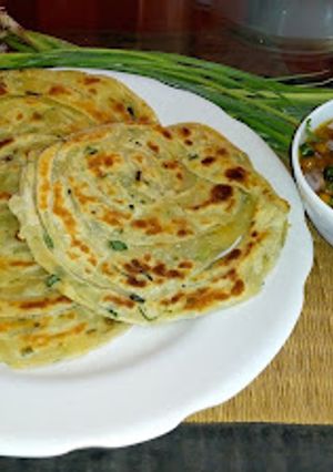 A picture of Green garlic laccha paratha.