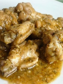 Una foto de Alitas de pollo al ajillo picantes