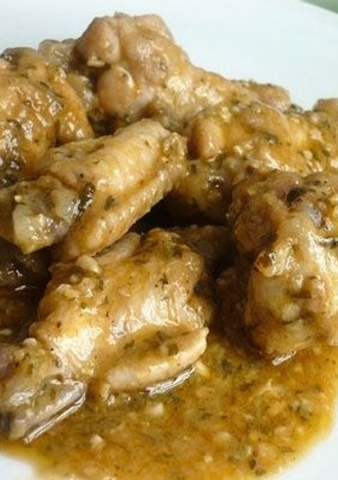 Una foto de Alitas de pollo al ajillo picantes