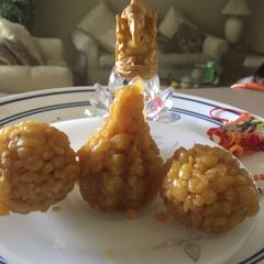 A picture of Boondi Ladoos.