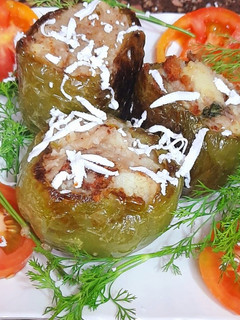 भरवा शिमला मिर्च (bharwa shimla mirch recipe in Hindi) रेसिपी मुख्य फोटो