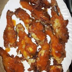A picture of Hot Chicken legs with Red Sauce.