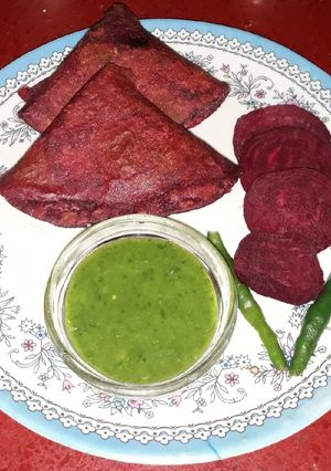 A picture of चुकंदर का पराठा.