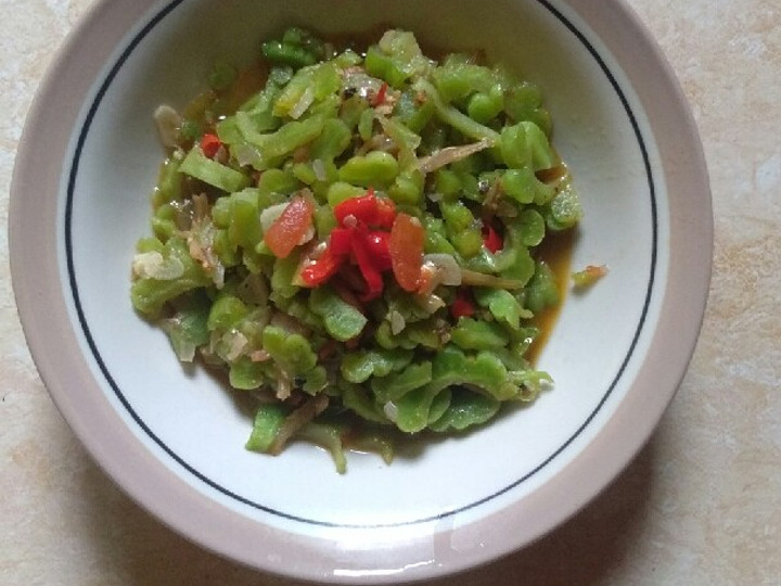 Langkah Mudah untuk Menyiapkan Tumis Pare Teri Pedas, Lezat Sekali