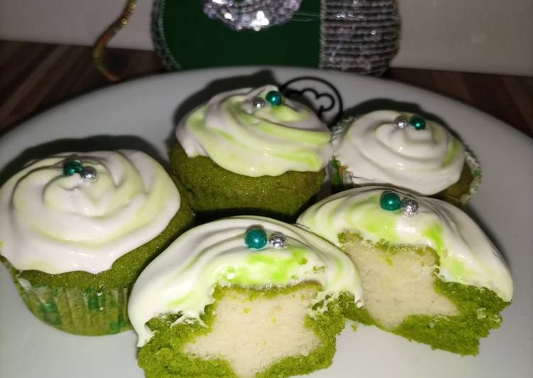 Easiest Way to Make Speedy Surprise Green Velvet Cupcakes