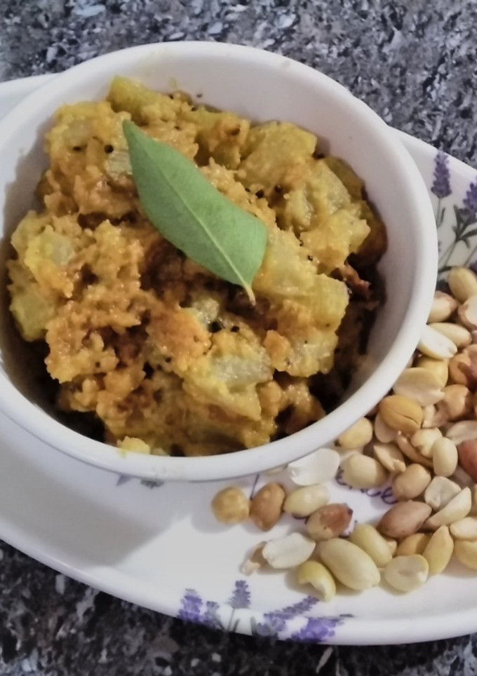 சுரைககாய் நிலக்கடலை கூட்டு (Suraikkaai nilakadalai koottu recipe in tamil) செய்முறை முக்கிய புகைப்படம்
