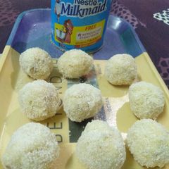 A picture of Nariyal Ladoo.