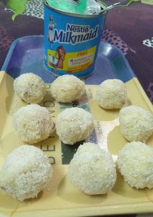 A picture of Nariyal Ladoo.