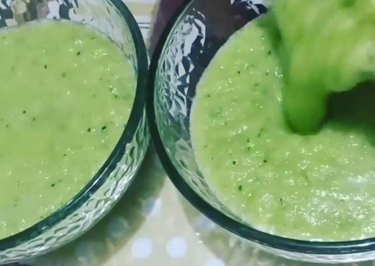 Jugo verde para bajar de peso con pepino