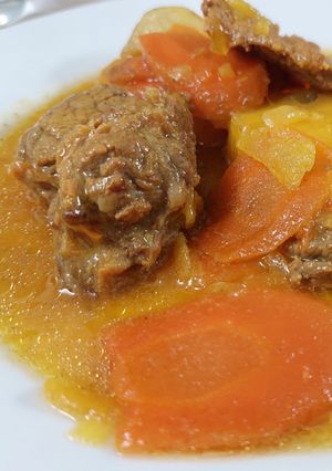 Una foto de Lomo de Res con Verduras y Papas