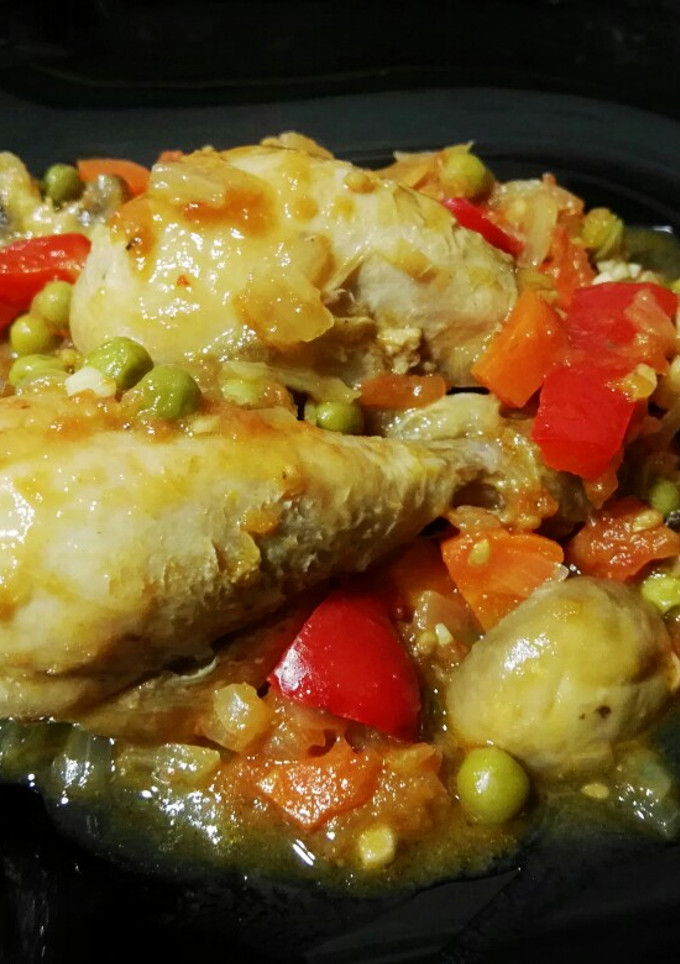 Una foto de Muslos de pollo a la jardinera