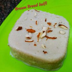 A picture of Brown Bread kulfi.
