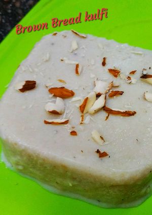 A picture of Brown Bread kulfi.