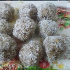 A picture of Coconut laddu.