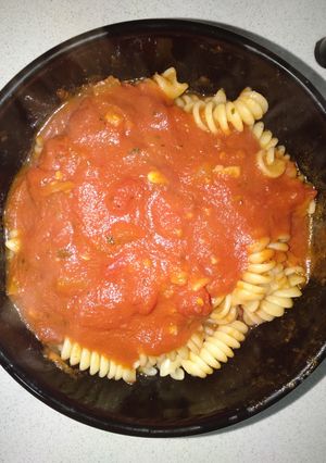 Una foto de Fideos con Salsa de Tomate Fácil
