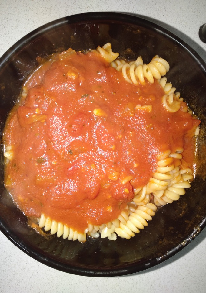 Una foto de Fideos con Salsa de Tomate Fácil