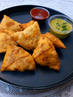 आलू समोसा (Aloo Samosa recipe in hindi) रेसिपी मुख्य फोटो