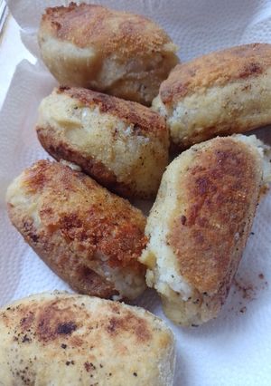Una foto de Bombas de papa rellenas de salchicha de Viena 😋