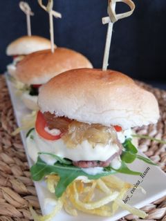 Una foto de Miniburger con queso azul