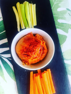 Una foto de Hummus de piquillos