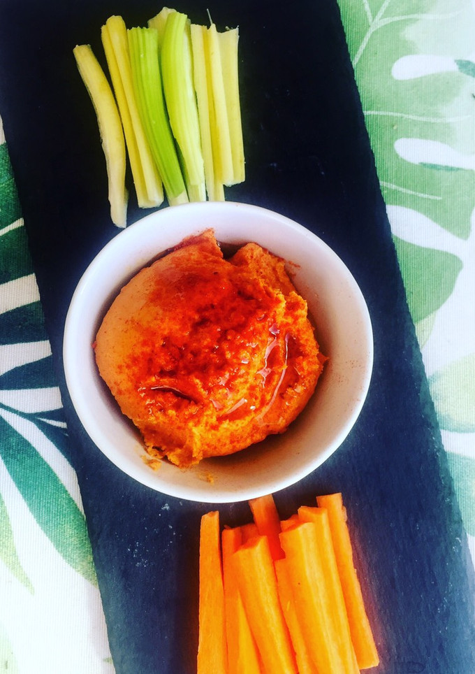 Una foto de Hummus de piquillos