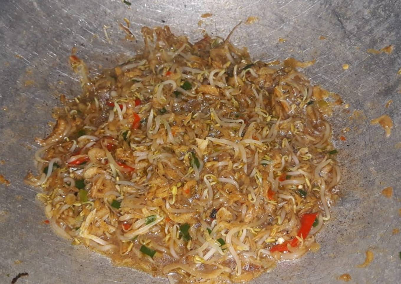 Tumis kecambah udang rebon