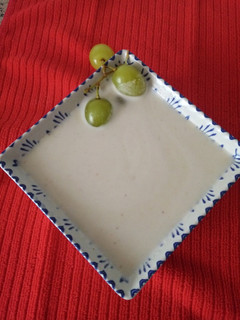 Una foto de Ajo blanco con uvas