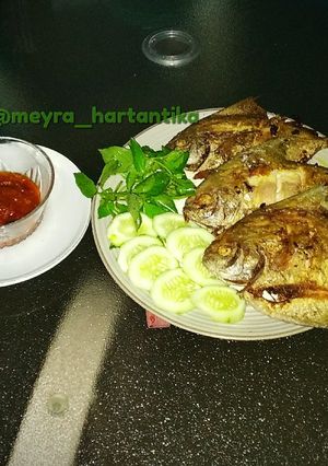 Foto resep Ikan Bawal Goreng + sambal tomat