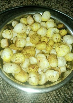 मसाला मखाने (Masala Makhane recipe in Hindi) रेसिपी मुख्य फोटो