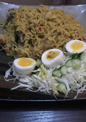 A picture of Palm oil noodles with dried Mangala fish.