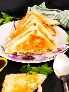 मसाला आलू सैंडविच (Masala aloo sandwich recipe in Hindi) रेसिपी मुख्य फोटो