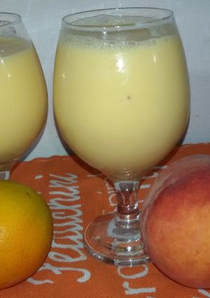 Una foto de Licuado de Durazno y Naranja 🍊🍑